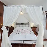 En Plo Boutique Апартаменты Ия