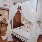En Plo Boutique Апартаменты *