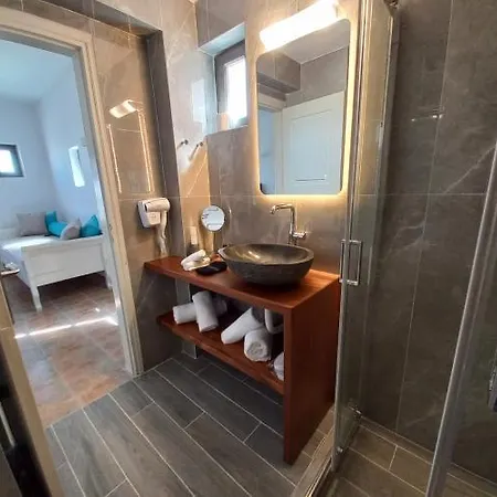 En Plo Boutique Aparthotel Ia